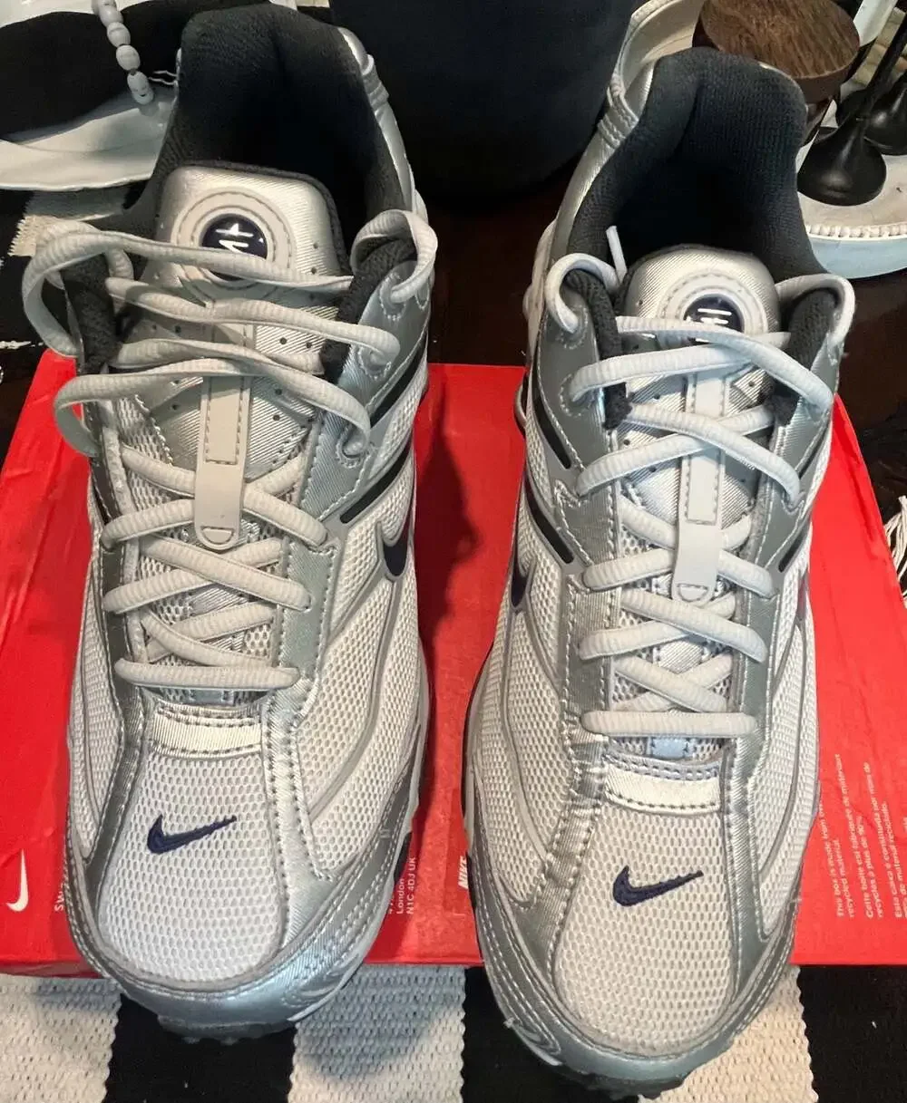 Nike model never shox
